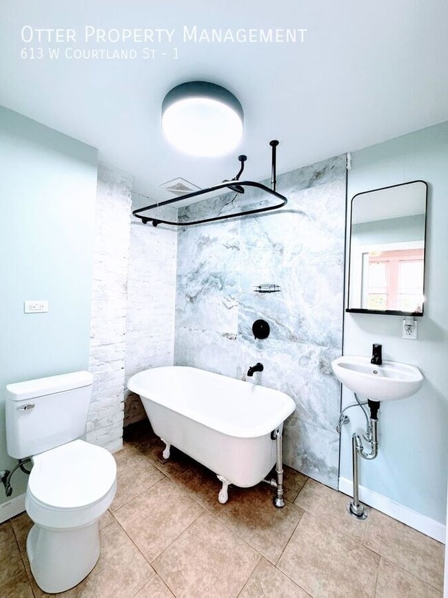 Building Photo - 613 W Courtland St