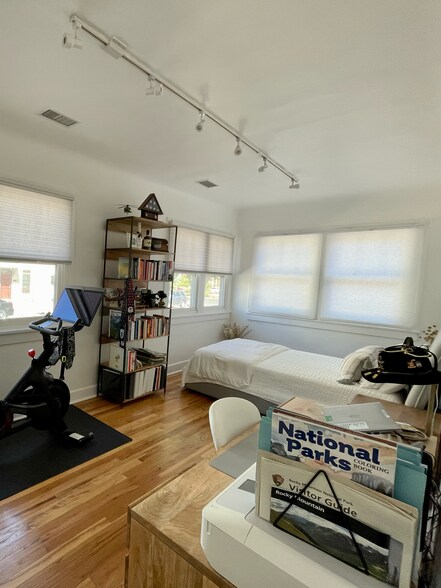 Building Photo - 308 Arno St NE