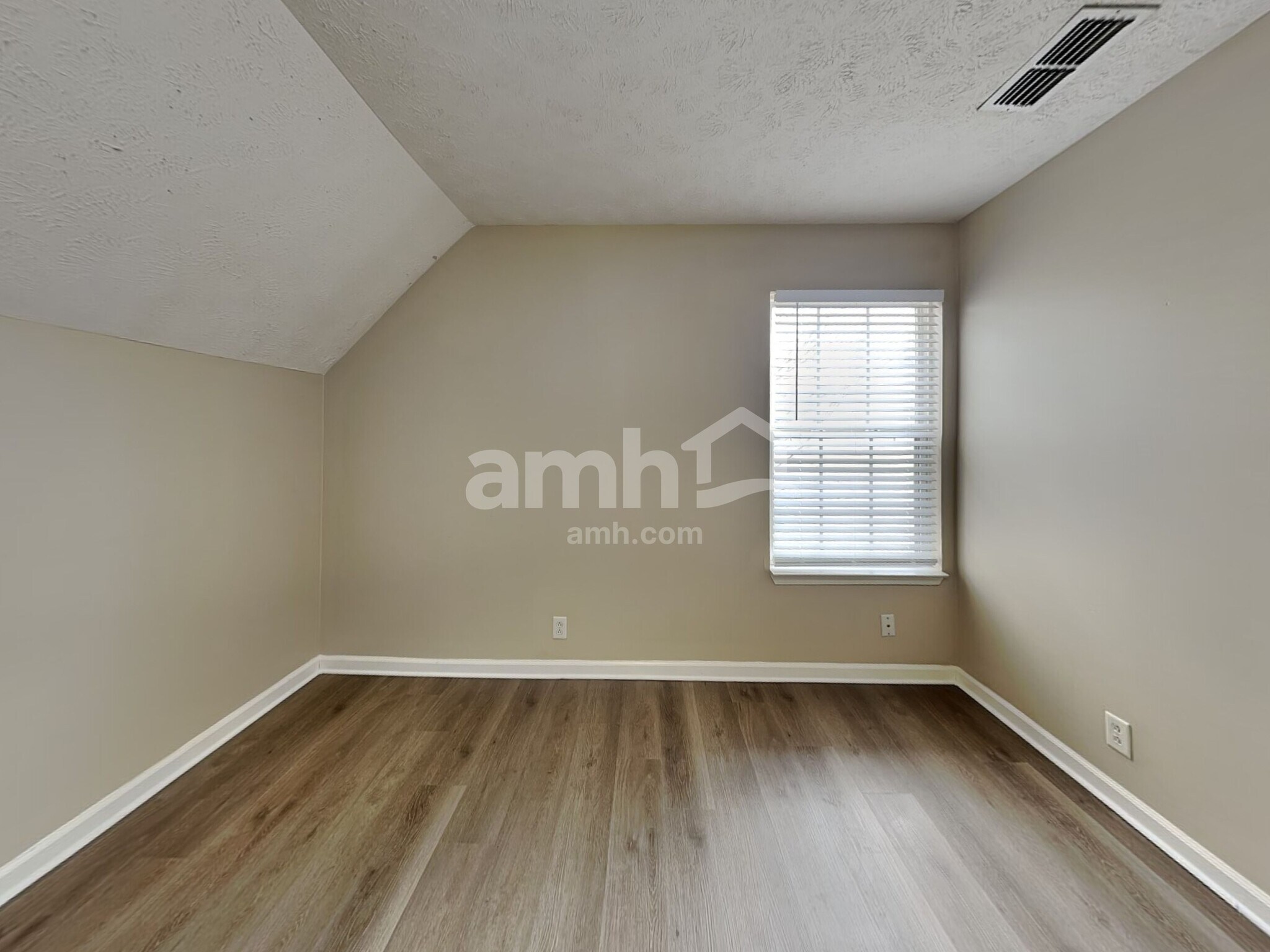 Building Photo - 1176 Saint Andrews Dr