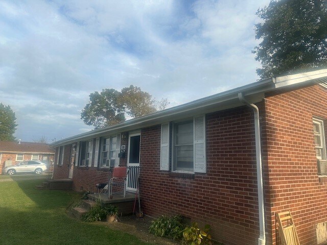 Front - 1817 1st Avenue Pl NW