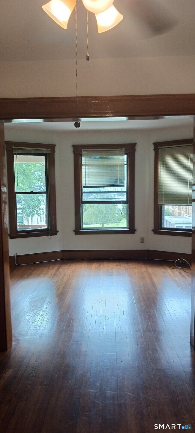 Building Photo - 126 Edwards St