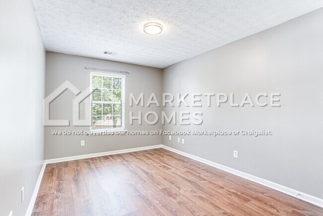 Building Photo - 602 Spanish Oak Dr