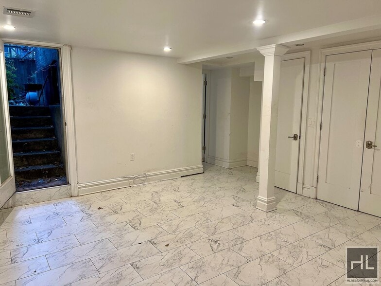 Building Photo - 4BR 3BA Historic Limestone Duplex In Crown...