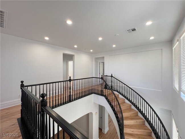 Building Photo - 599 Center Green Dr