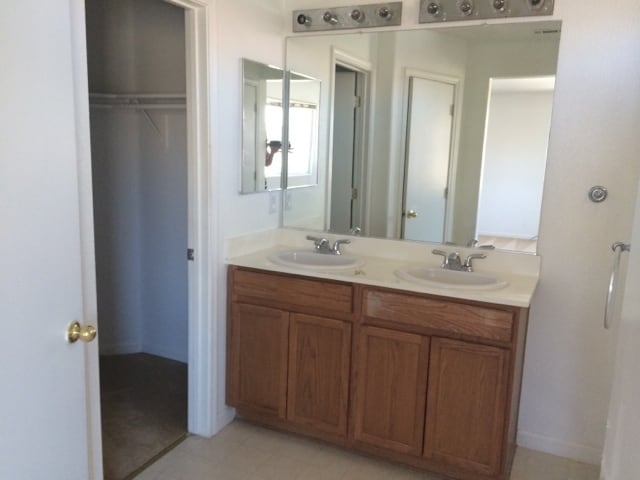 Building Photo - 2328 S Fallbrook Dr