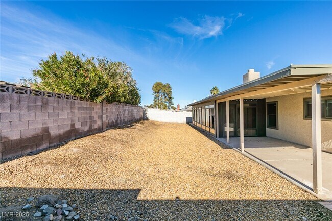 Building Photo - 605 Mosswood Dr