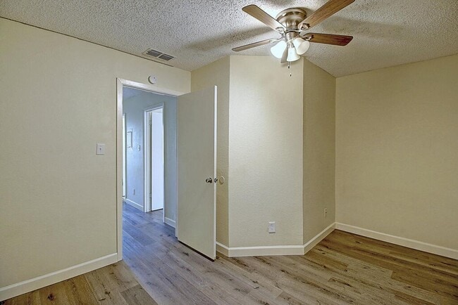 Building Photo - 2314 Capitan Dr