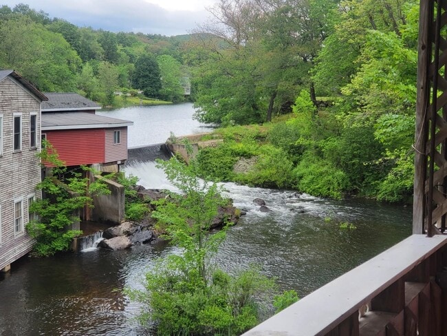 Primary Photo - 18 Main St