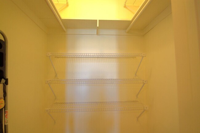 Building Photo - 6520 Shirley Ave