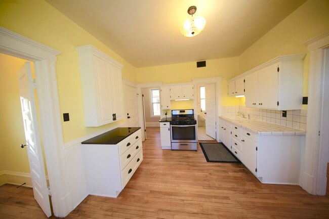 Building Photo - 1334 Monroe St NE