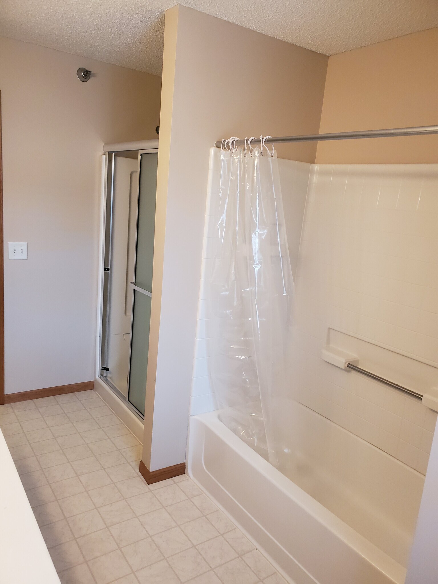 2nd Floor Bathroom - 433 Frederick Cir