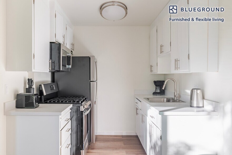 Building Photo - 245 Bush St