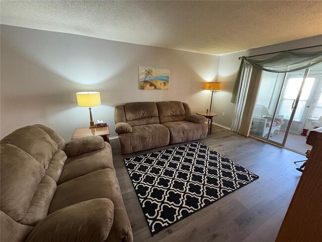 Building Photo - 3064 Lake Bayshore Dr