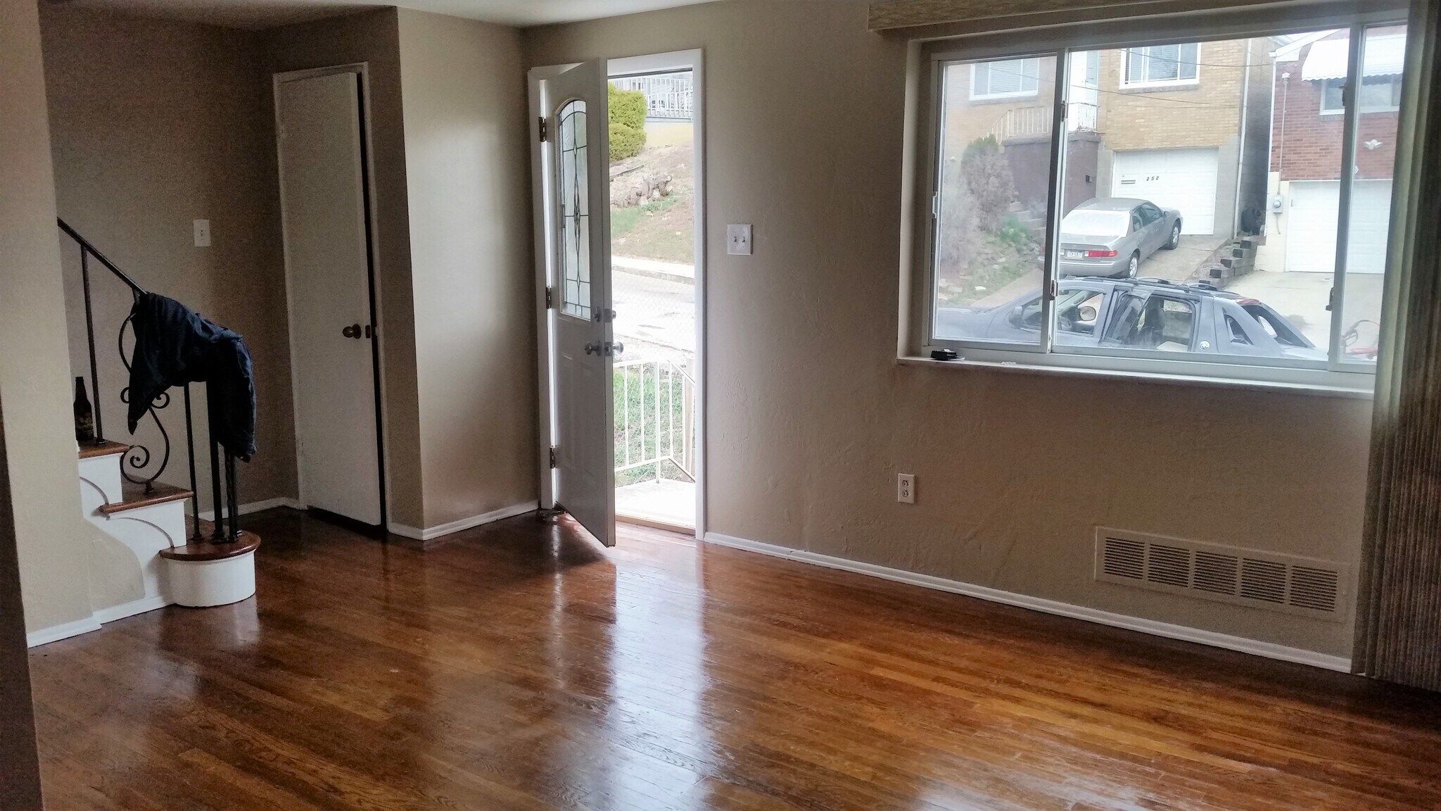 Building Photo - 251 Sebring Ave