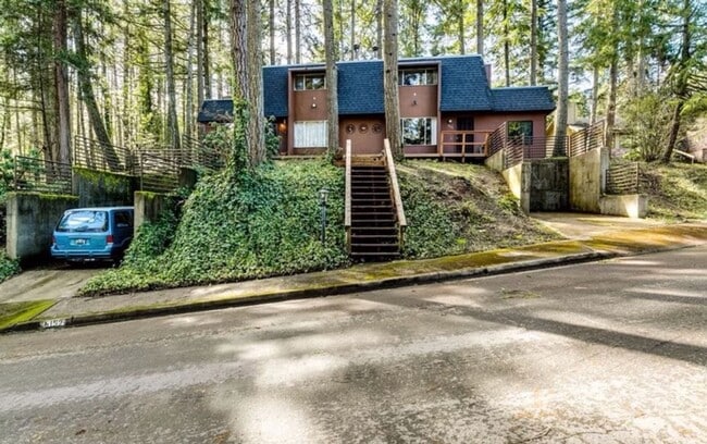 Building Photo - 3 bedroom 2 bathroom duplex in South Eugene!
