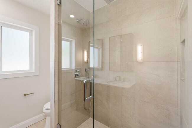 Building Photo - 6819 E Paradise Pkwy