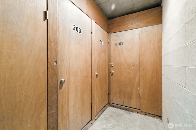 Building Photo - 1810 43rd Ave E