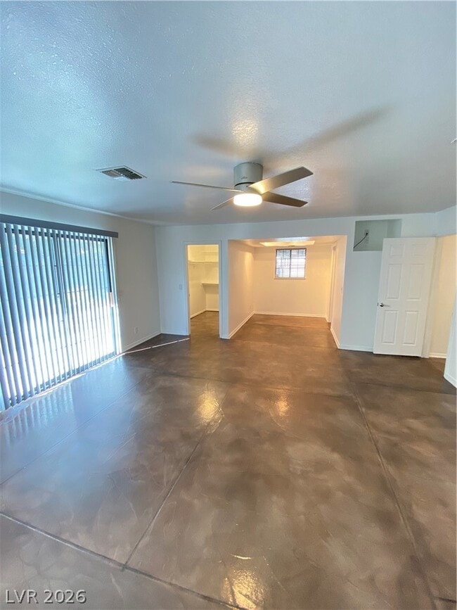 Building Photo - 2521 E Serene Ave