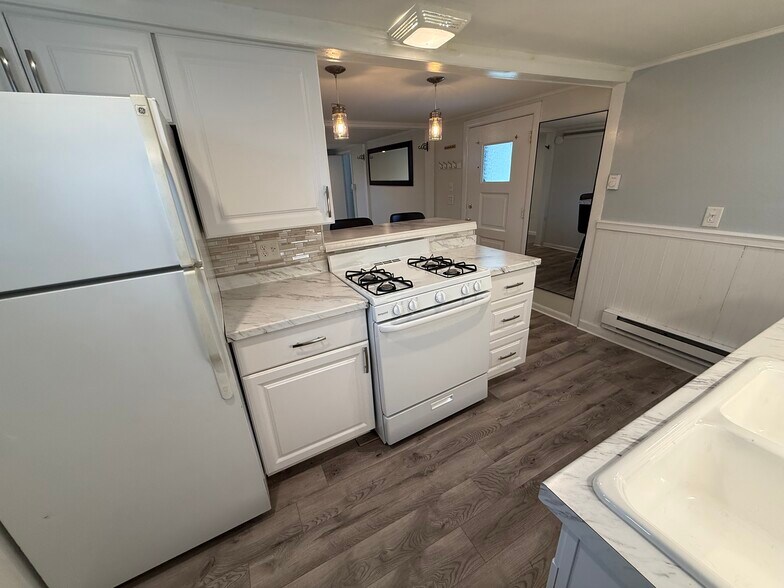 Building Photo - 202 S Catherine St