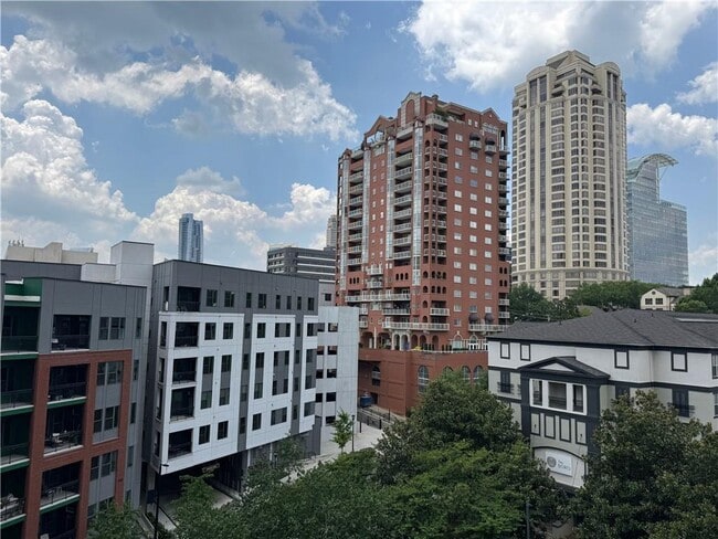 Building Photo - 3481 Lakeside Dr NE