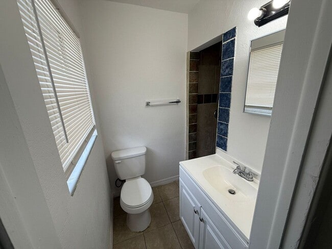 Building Photo - 5104 Londonderry Blvd