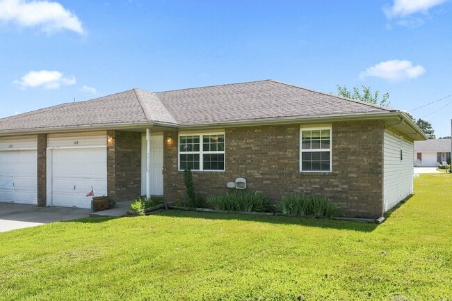 Building Photo - 2 Bed | 2 Bath | 1 Car Garage Home! 1000 sqft located in SPARTA!