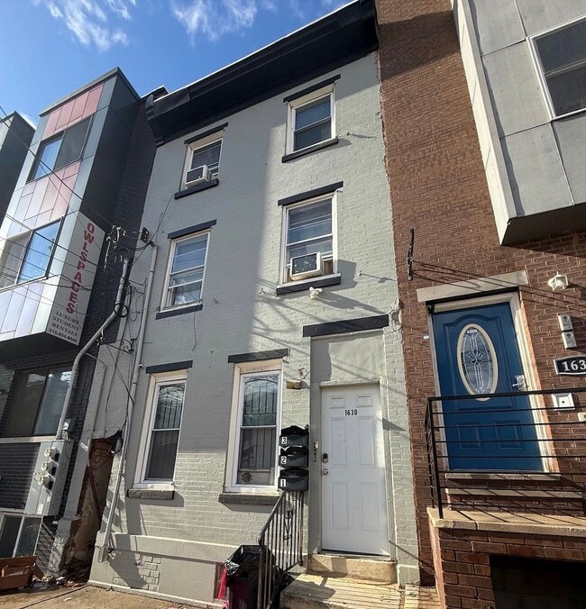 Building Photo - 1630 N Sydenham St