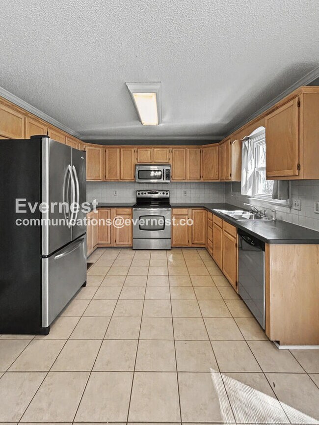 Building Photo - 3 Bed/2.5 Bath Home with Garage / Pet-Friendly / Coming Soon