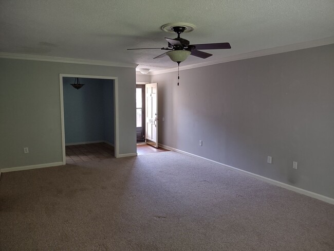Building Photo - Lovely Two Bedroom/Two Bath Condo - THREE ...