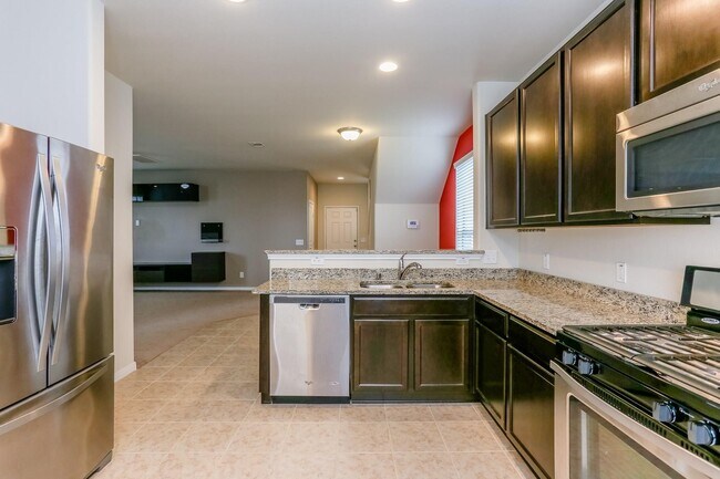 Building Photo - 914 Canyon Hill Ln