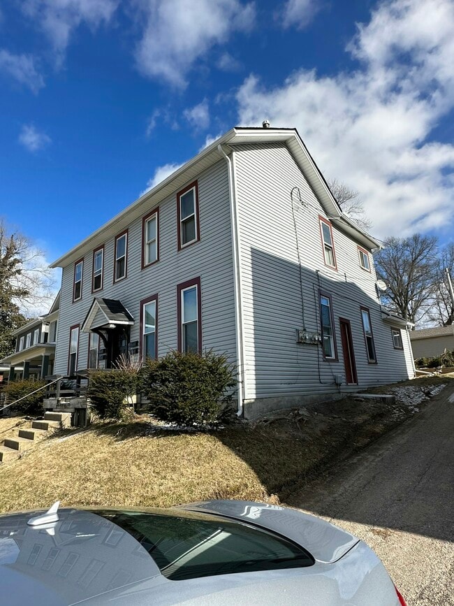 Building Photo - 316 N 10th St