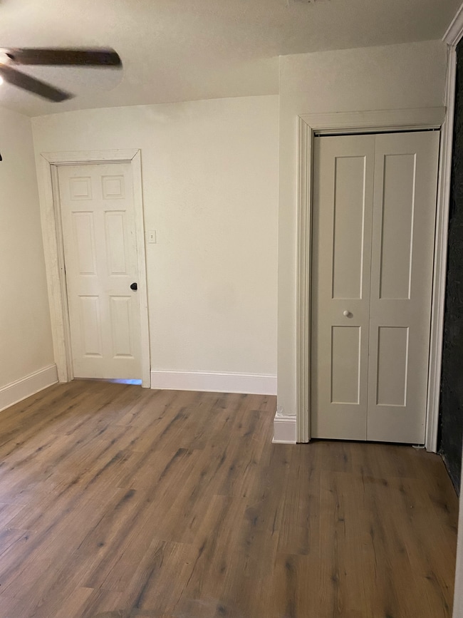 Building Photo - Hickory Street