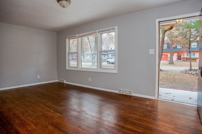 Building Photo - Beautiful Home in Kansas City!