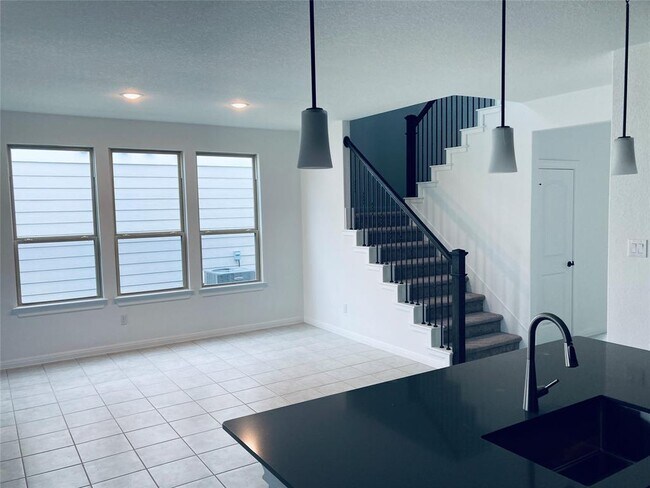 Building Photo - 110 White Aster Ct