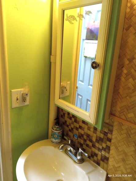 Bathroom sink (you get the medicine cabinet for your things) - 281 Kaikea St