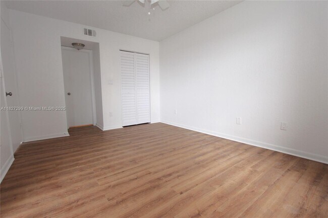 Building Photo - 2881 N Oakland Forest Dr