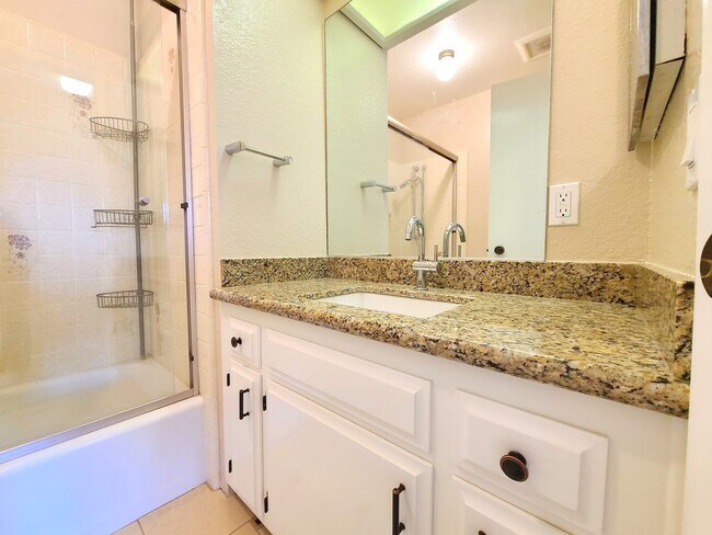 Building Photo - Beautiful 2-Story South Redlands Home with 3 Bedrooms and a Family Room!