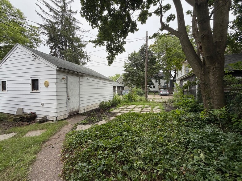 Backyard - 610 Parkwood St NE