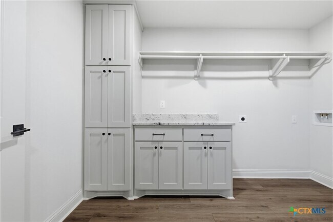 Building Photo - 410 State Hwy 95