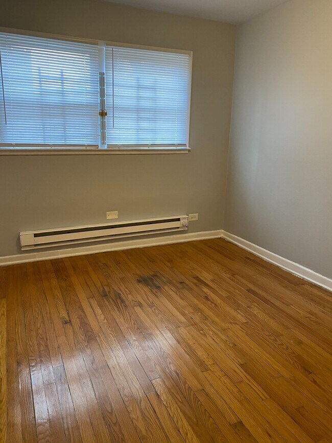 Building Photo - 8023 S Ellis Ave