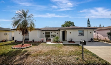 Building Photo - 7210 Parrot Dr