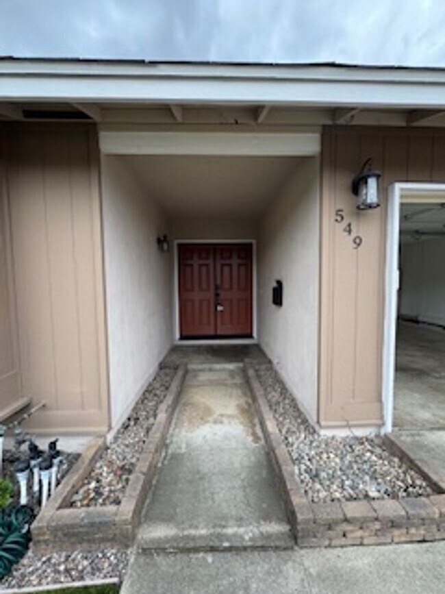 Building Photo - Charming 3 Bedroom 2 Bathroom Home Available for Rent!!