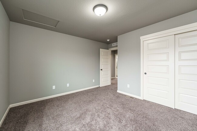 Building Photo - Stunning Salmon Creek Gem for Rent! - 3 Be...