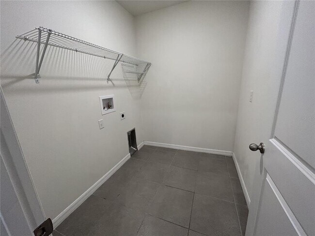 Building Photo - 4965 NE 14th Pl