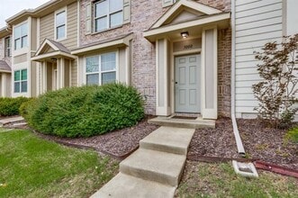Building Photo - 3000 Peyton Brook Dr