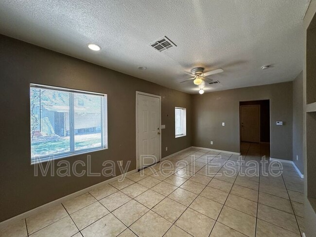 Building Photo - 513 W Pima St
