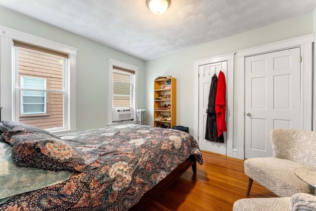 Building Photo - 15 Carney St