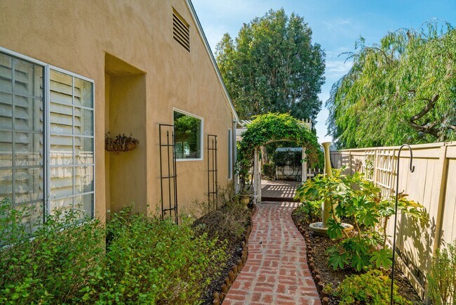 Building Photo - 4483 Salisbury Dr