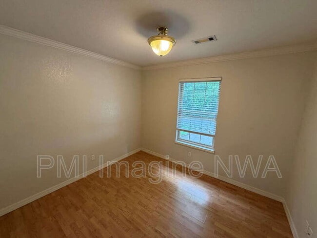 Building Photo - 111 E Rock St