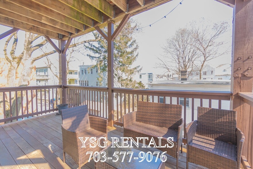 Building Photo - 102 Cypress St